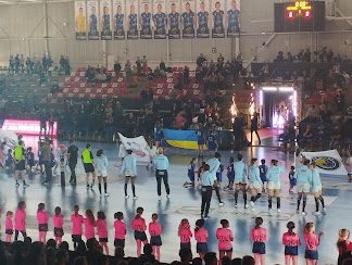 Classe média/ match de hand féminin